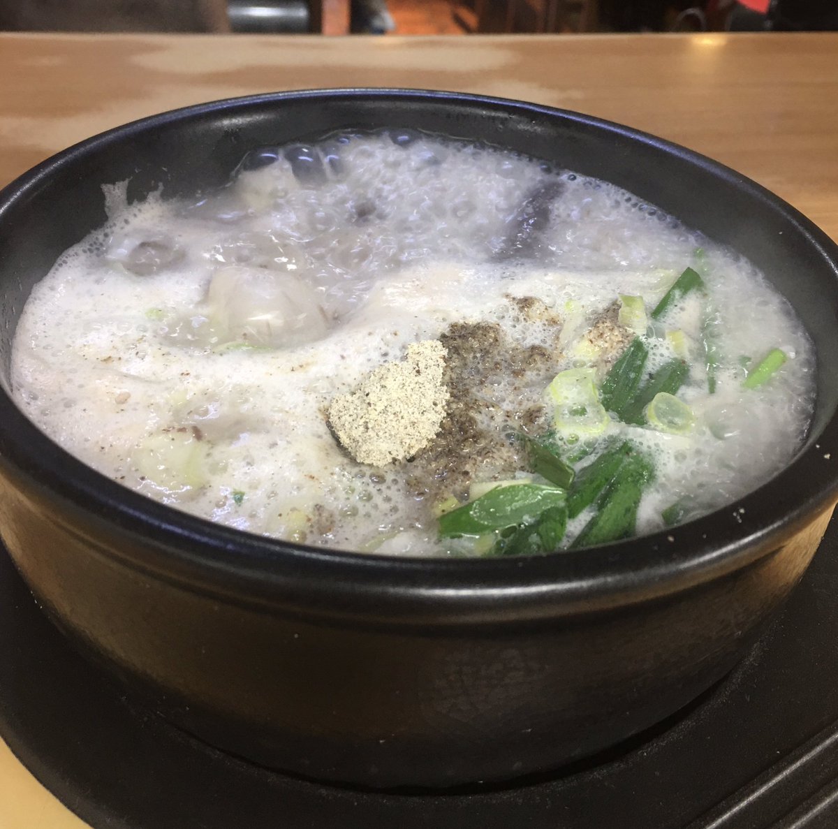 初オーダーです。
温かい豚骨スープのスンデクッパポッサムいかがですか？