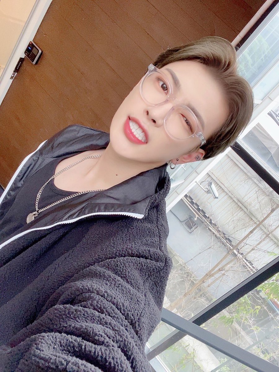 ATEEZofficial's tweet photo. [#홍중] 오늘도 좋은 하루 보내기👏👏👏
#ATEEZ #에이티즈 https://t.co/ghou2wzArk