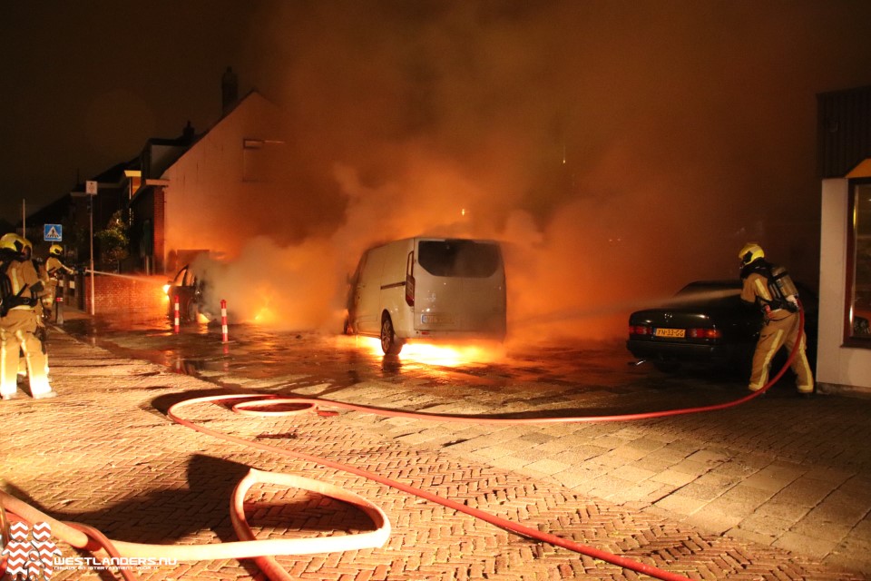 Dubbele voertuigbrand aan de Rijnweg..