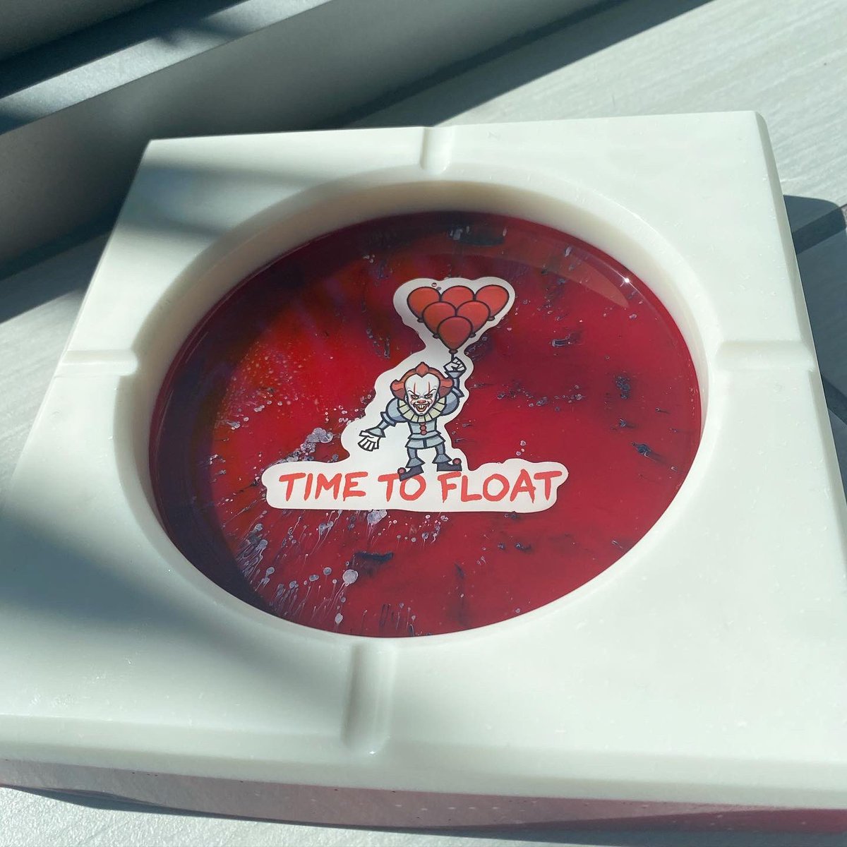 jyezbickk's tweet photo. Hiii everyone! I make ashtrays, rolling trays, etc.. I could really use some exposure &amp; support🥺 please show some love &amp; RT. DM for customs IG:rollingwithjulz https://t.co/U40cx1JECk
