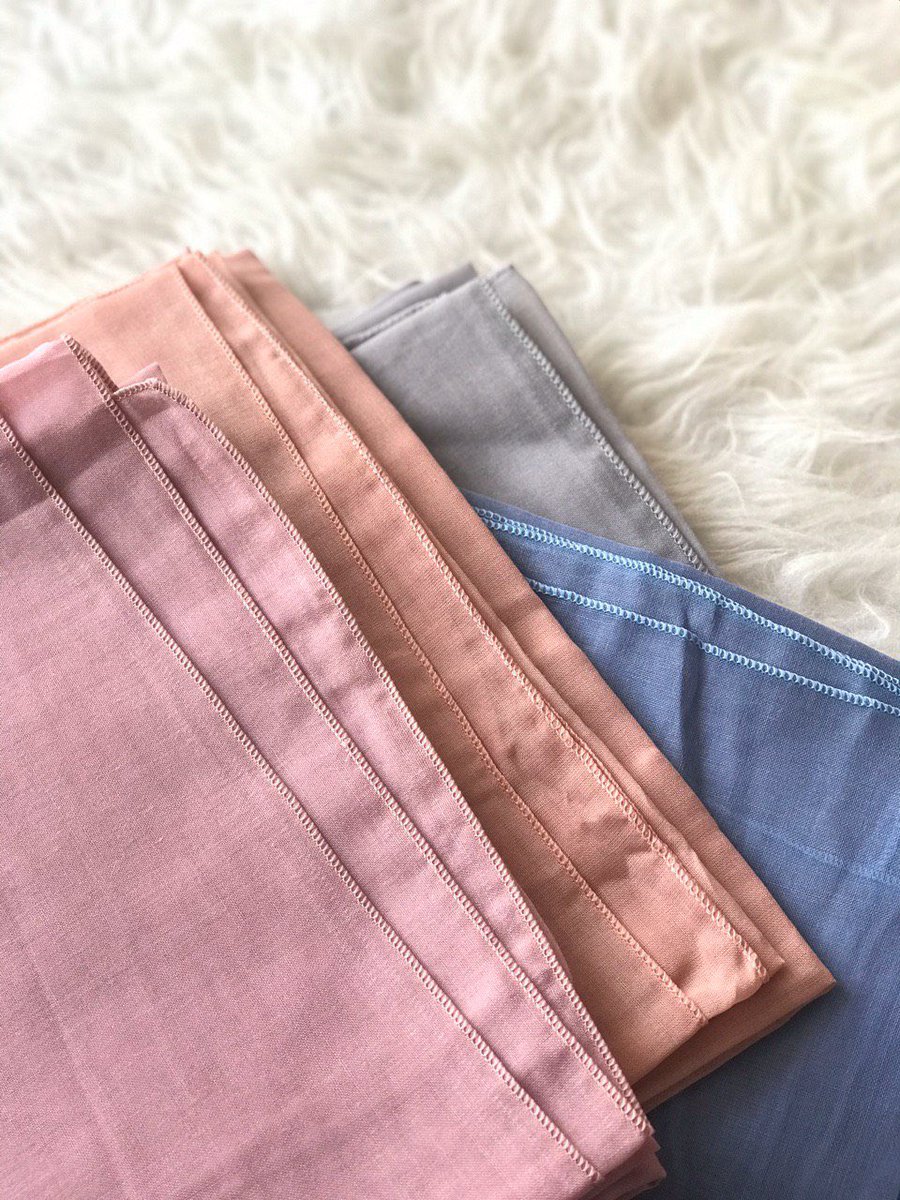 SHAWL COTTON VOILEMeasurement Shawl: 1.8m X 0.7mMaterial: Cotton VoileJahitan tepi: KelimPrice: RM15