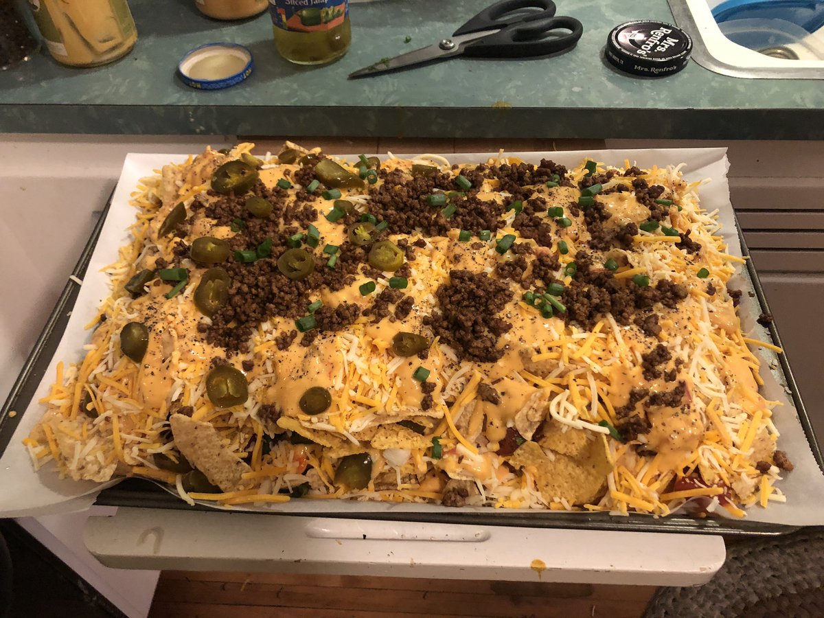 AdelineJayde's tweet photo. Oh we making NACHO nachos 👀🧀🧀🧀🧀🧀 https://t.co/DPOQrdyvXv