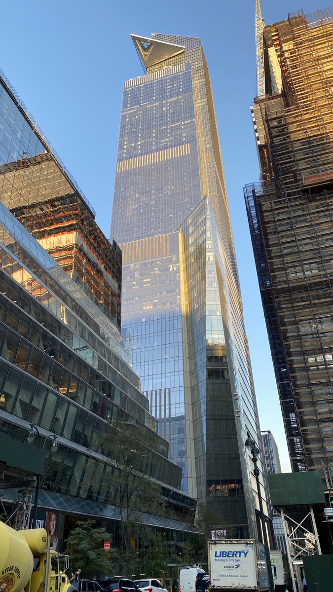 jasonkilar's tweet photo. This is where ⁦@warnermedia NYC HQ is. That cantilevered deck way, way up there is on the 100th floor of the building. Check out the view looking down through the plexiglass floor up there. Invigorated or ready to toss your cookies?! https://t.co/TrB0EFUNUL