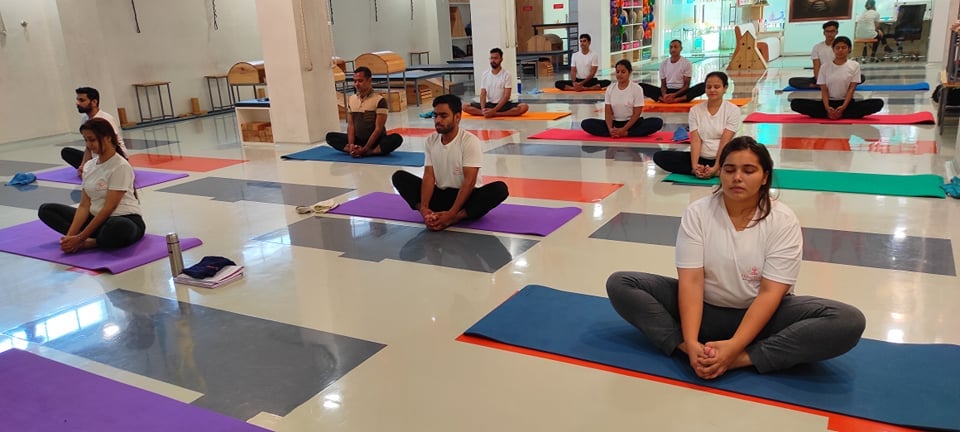 YDhakaram's tweet photo. Grabbing Immense knowledge to be learned from Yogacharya Dhakaram Ji 👍
Yoga Professional Instructor Course 200 Hours Certified By Ministry Of Ayush Mantralaya Government Of India 🇮🇳
For More Information Visit Yoga Peace:-https://t.co/A37OPdKmb8
Call us:- 077373 71525 https://t.co/Ok4JPuM2Nf