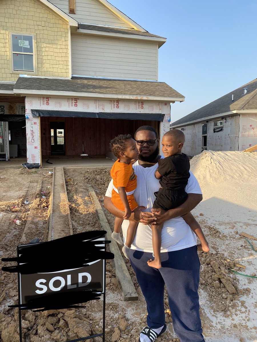 BfbDaPackman's tweet photo. In 25 years I built a company. A crib &amp;2 lil boys I use to always tell my pops “Ima get a house this year“ “ima do it“ “I’m 1 song away“ I did that INDEPENDENTLY. when the odds stacked against you IDGAF keep goingBtw I’m shitting on all 5 of these toilets THE LUNCH CREW COMPANY🍩 https://t.co/csf5OVl8P9
