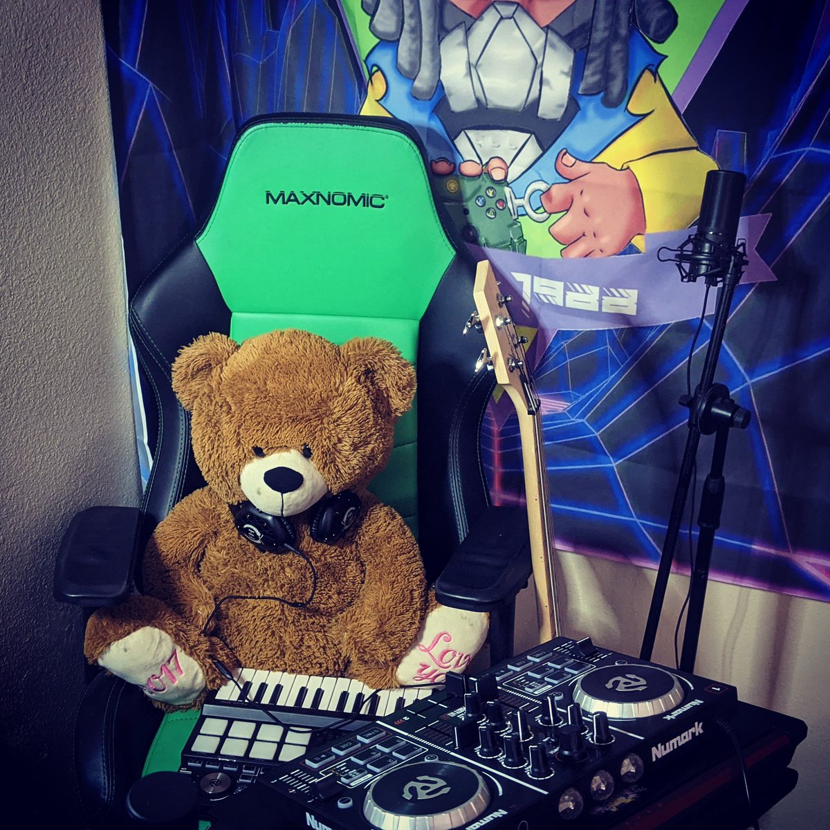 CULTCHILD_'s tweet photo. Fine, I admit it. You caught me.
This is who actually #composes and writes the #music of #cultChild

#fake #fakenews

Go listen to stuff on the #soundcloud

https://t.co/zhNwsg05Ur

#music #electronicmusic #retrowave #witchhouse #edm #dubstep https://t.co/dxGoEZD4dB