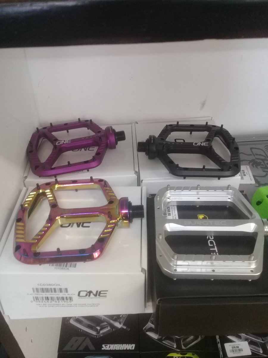 Oneup components are back in stock!
The oilslick pedal looks so sick IRL!!!