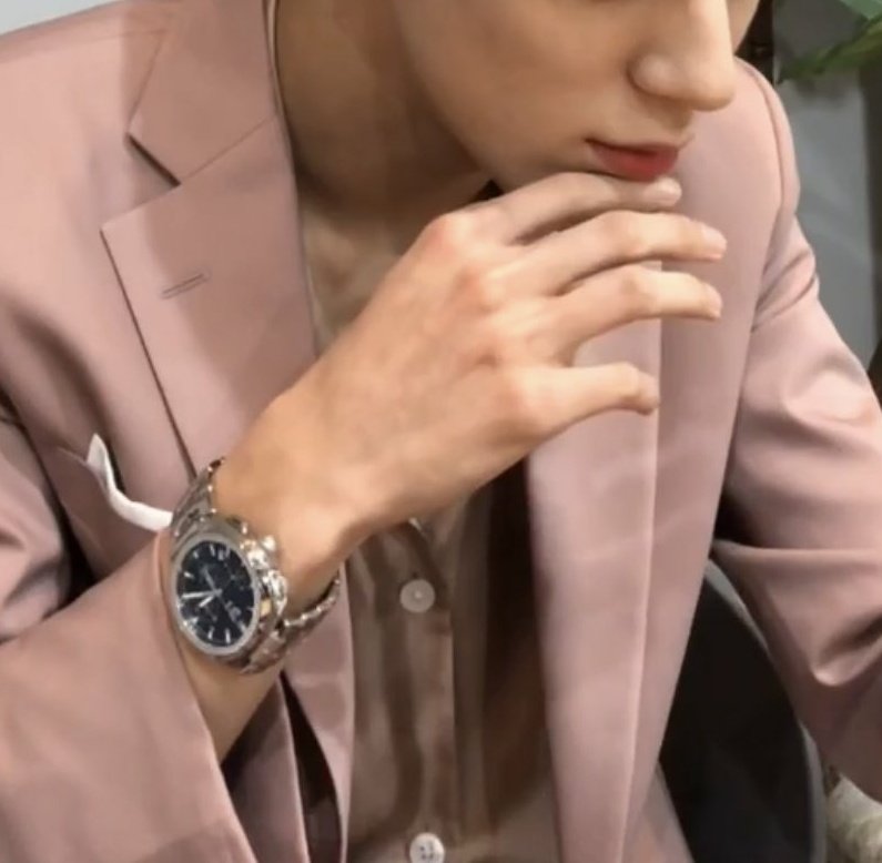 jeno's hands: a thread