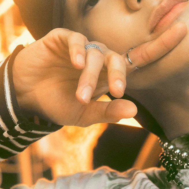 jeno's hands: a thread