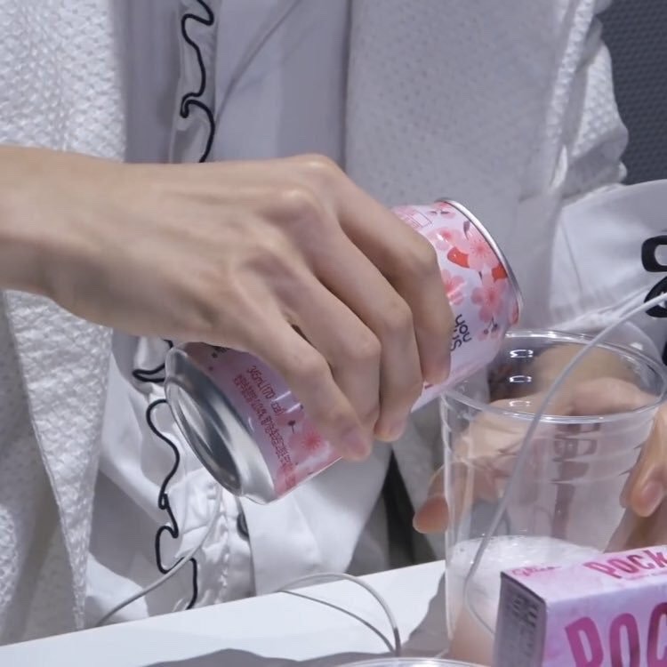 jeno's hands: a thread