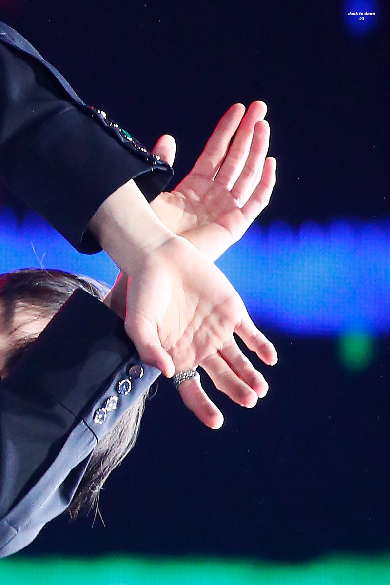 jeno's hands: a thread