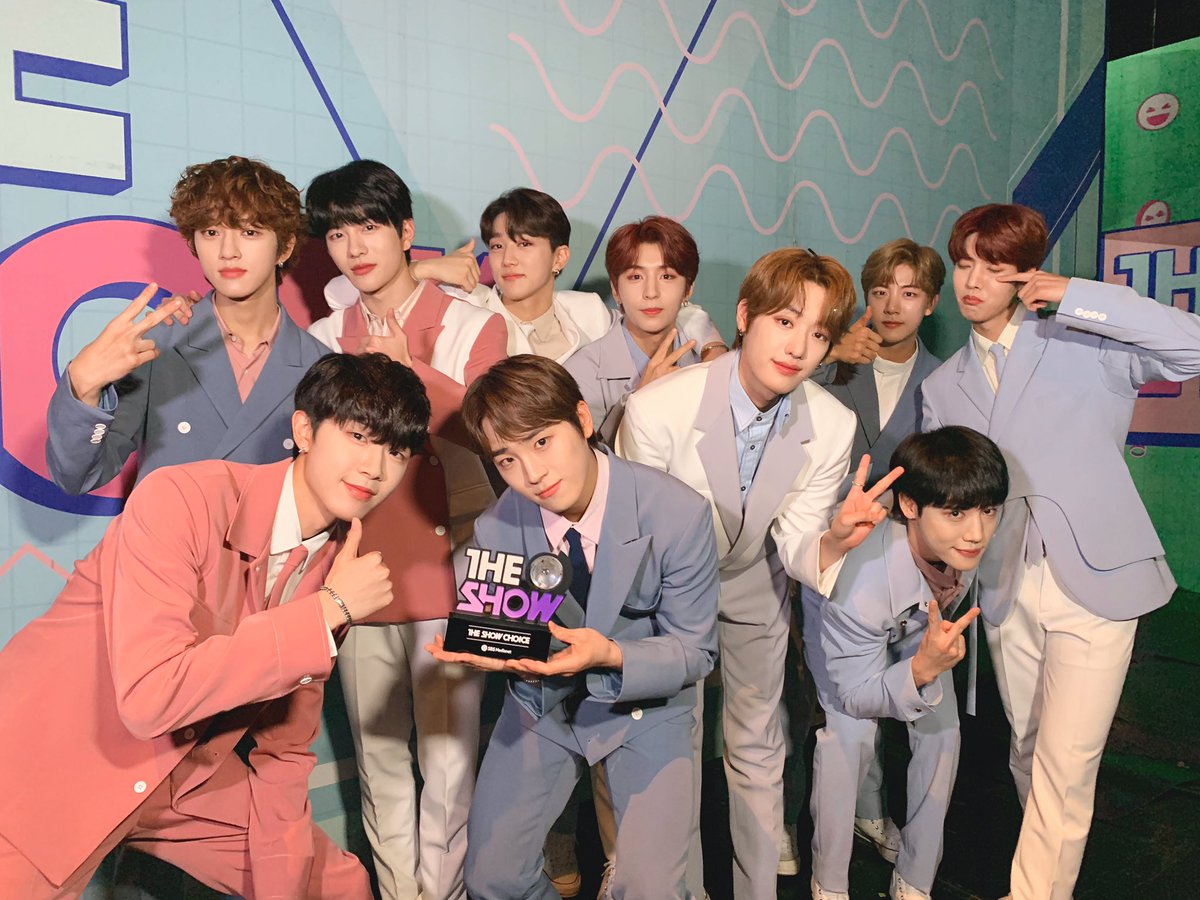 [PIC] 201013 sbsmtvtheshow Twitter Update - #GoldenChild with their trophy 💞

*HBD Seungmin again 🥳

#GoldenChild #골든차일드 
#PumpItUp #PumpItUp1stWin
#Goldenchild2ndwin
 <a href="/Hi_Goldenness/">GOLDEN CHILD</a> <a href="/GoldenChild/">GoldenChild (골든차일드)</a>