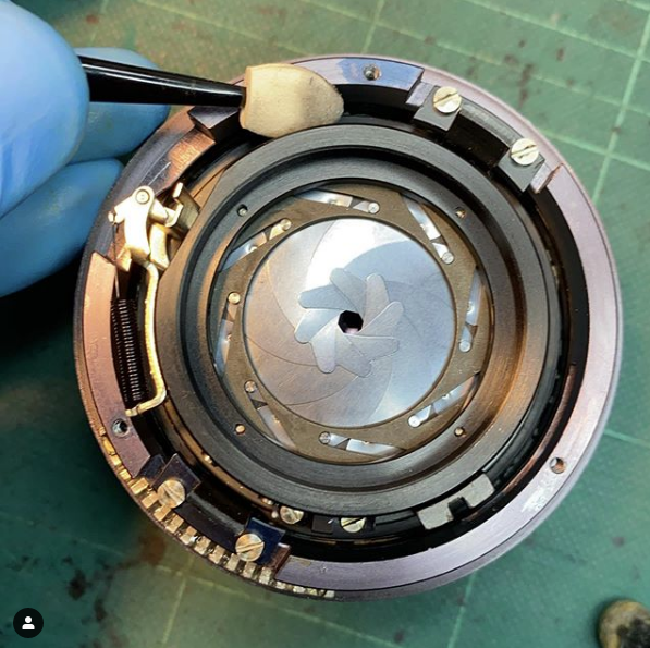 camera_repairs's tweet photo. The lens repairers secret weapon - the @superdrug mini make-up applicator. Dust, lint and bristle free for perfect helicoids every time.

#helicoid #lensrepair #camerarepairs #vintagelens #cinemod #zeiss #zebra https://t.co/COe4QIwL0v