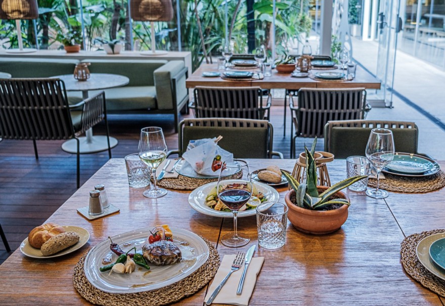 MeliaLebreros's tweet photo. En Sevilla, las terrazas son para disfrutarlas todo el año. Y si le sumas la mejor gastronomía, el resultado será un plan perfecto
#MeliaLebreros #Terrazas #Hotel #Sevilla #Terraces #Sevilla #Bribone #BeBribone #GastronomiaSevilla #Terrazasevilla #TerrazaenSevilla https://t.co/dId9PTQTih