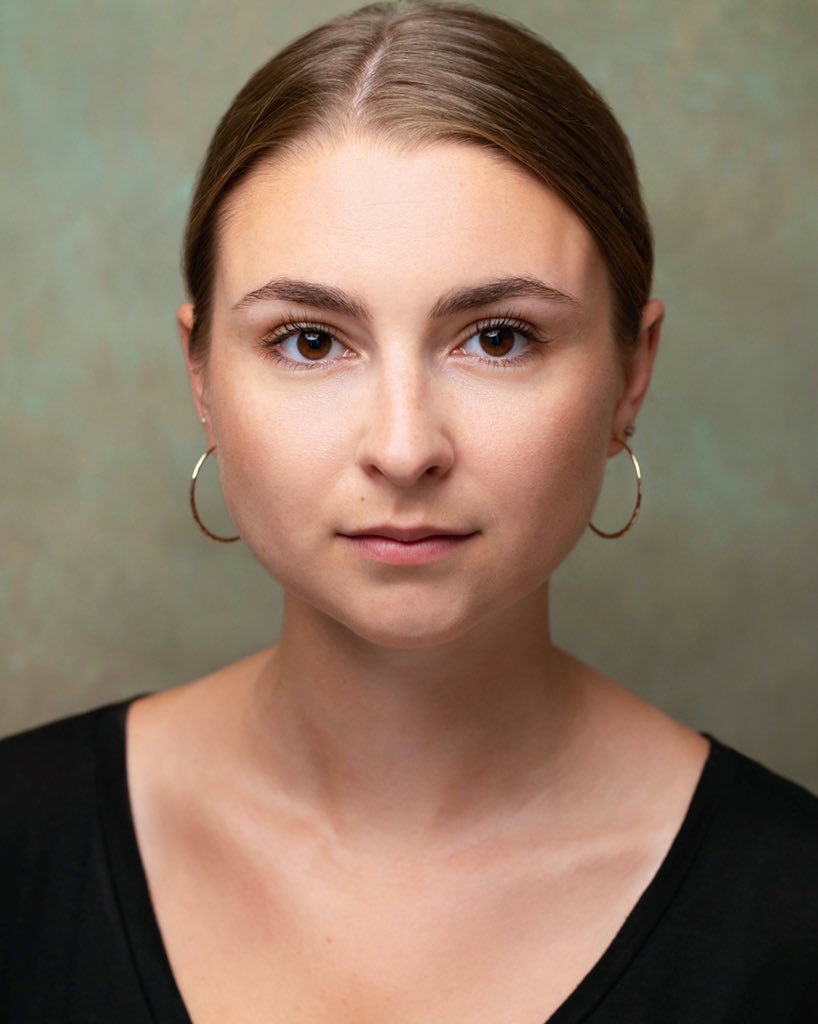 E15MAActing's tweet photo. Lizzie Wootten (@lizzie_wootten) and Daniel Wyatt play colleagues who have broken down on the side of the road. Will their small talk turn into something more?
Find out in our MA Showcase!

Lizzie's Spotlight: https://t.co/BlDvosfPnE
Daniel's Spotlight: https://t.co/oC9pHDQjYX https://t.co/VycQcyI6bw
