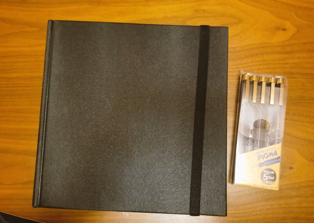 Jaeden_Bev's tweet photo. 母上がくれたスケッチブック正方形だし、紙ツルツルだし、めちゃめちゃページあるし、ついでにマルチライナー(ピグマ)もくれて凄くテンション上がってる今←
全ページ絵で埋めるのに何年かかるかなぁ😊😊 https://t.co/VzS6M9Hzhx