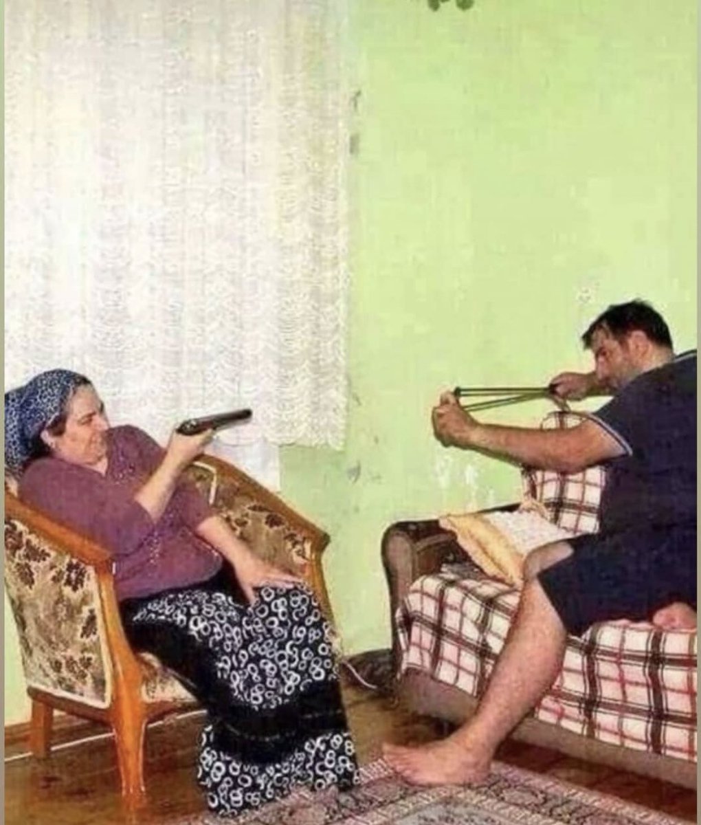 Seninle böyle olabilirdik, salaksın salak... 😂