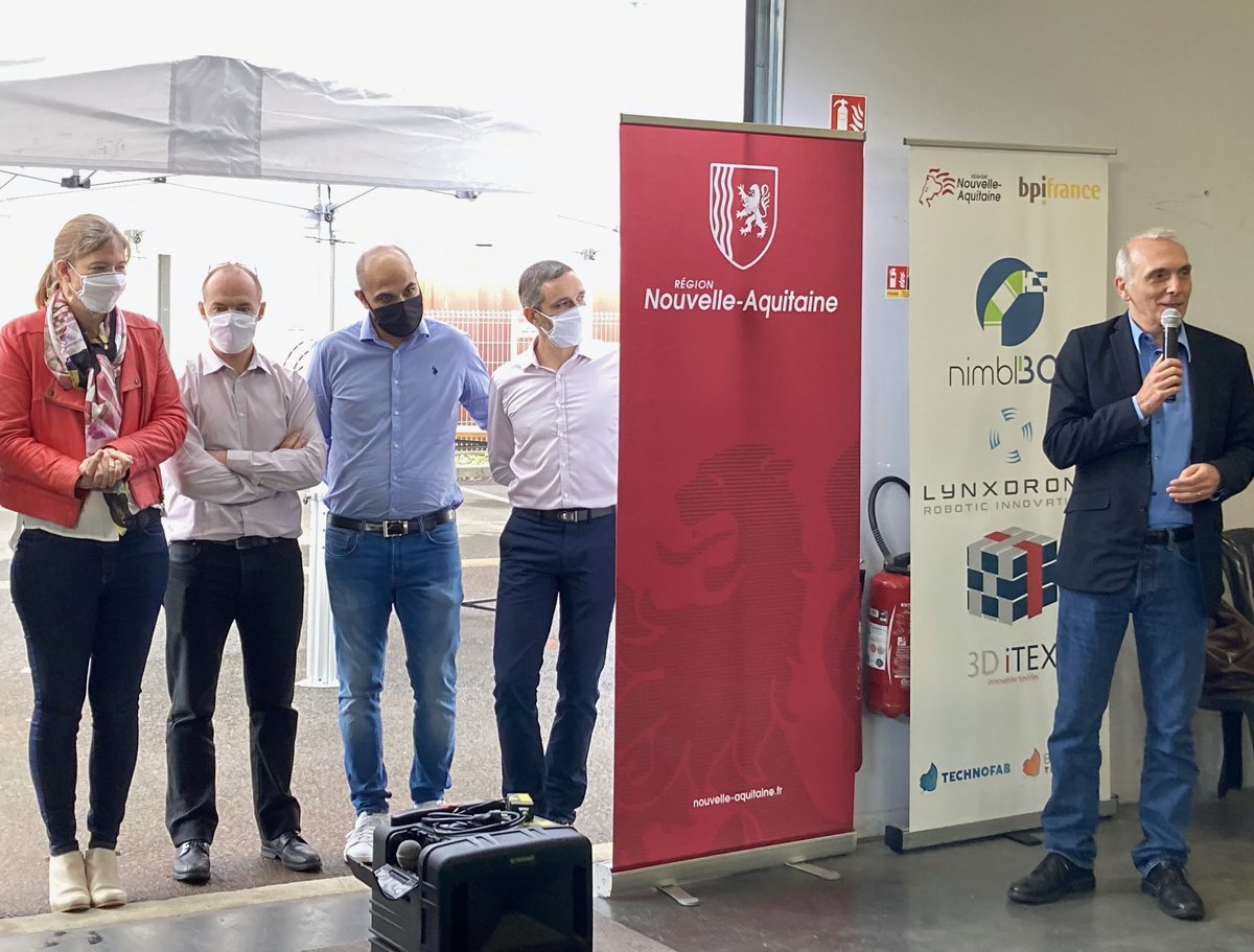 Bdx_Technowest's tweet photo. ✂️🎗En direct de l’inauguration du #TechnoFab, nouveau bâtiment multi-modulaire porté par @Bdx_Technowest pour accueillir #3DiTEX, @lynxdrone et @NimblBot.
Les 3 start-up #deeptech précédemment accompagnées à l’#AeroparcBTW ont fait le choix de la mutualisation innovante 🤝🦾 https://t.co/6hNxm3sCwG