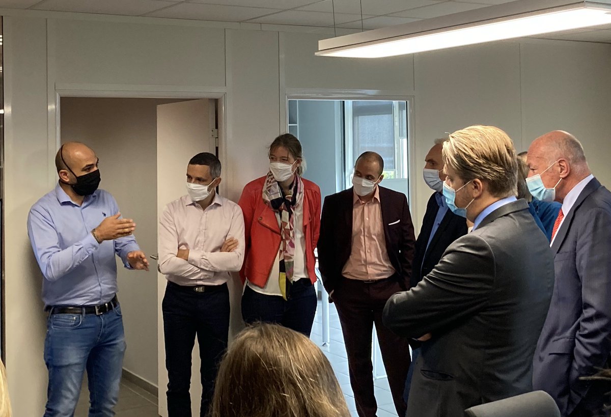Bdx_Technowest's tweet photo. ✂️🎗En direct de l’inauguration du #TechnoFab, nouveau bâtiment multi-modulaire porté par @Bdx_Technowest pour accueillir #3DiTEX, @lynxdrone et @NimblBot.
Les 3 start-up #deeptech précédemment accompagnées à l’#AeroparcBTW ont fait le choix de la mutualisation innovante 🤝🦾 https://t.co/6hNxm3sCwG