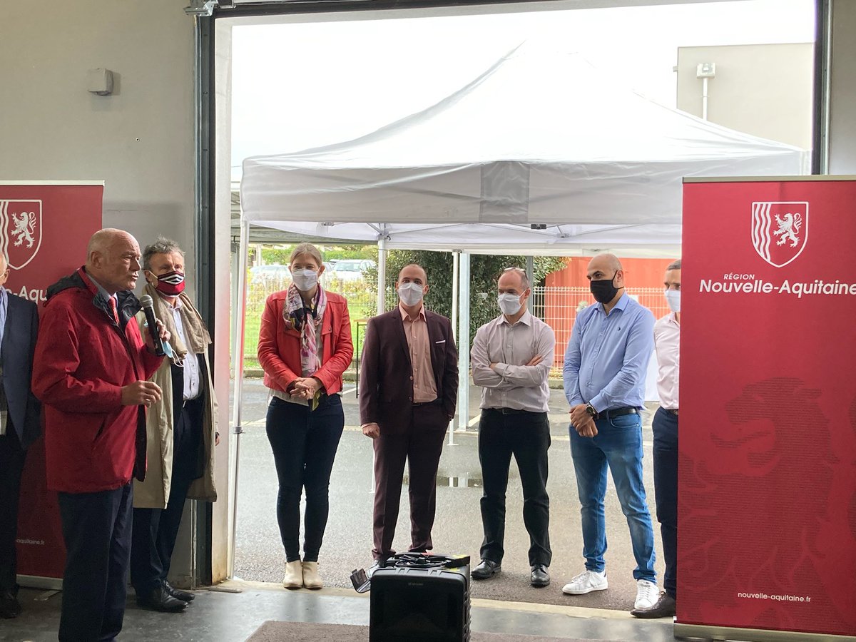 Bdx_Technowest's tweet photo. ✂️🎗En direct de l’inauguration du #TechnoFab, nouveau bâtiment multi-modulaire porté par @Bdx_Technowest pour accueillir #3DiTEX, @lynxdrone et @NimblBot.
Les 3 start-up #deeptech précédemment accompagnées à l’#AeroparcBTW ont fait le choix de la mutualisation innovante 🤝🦾 https://t.co/6hNxm3sCwG