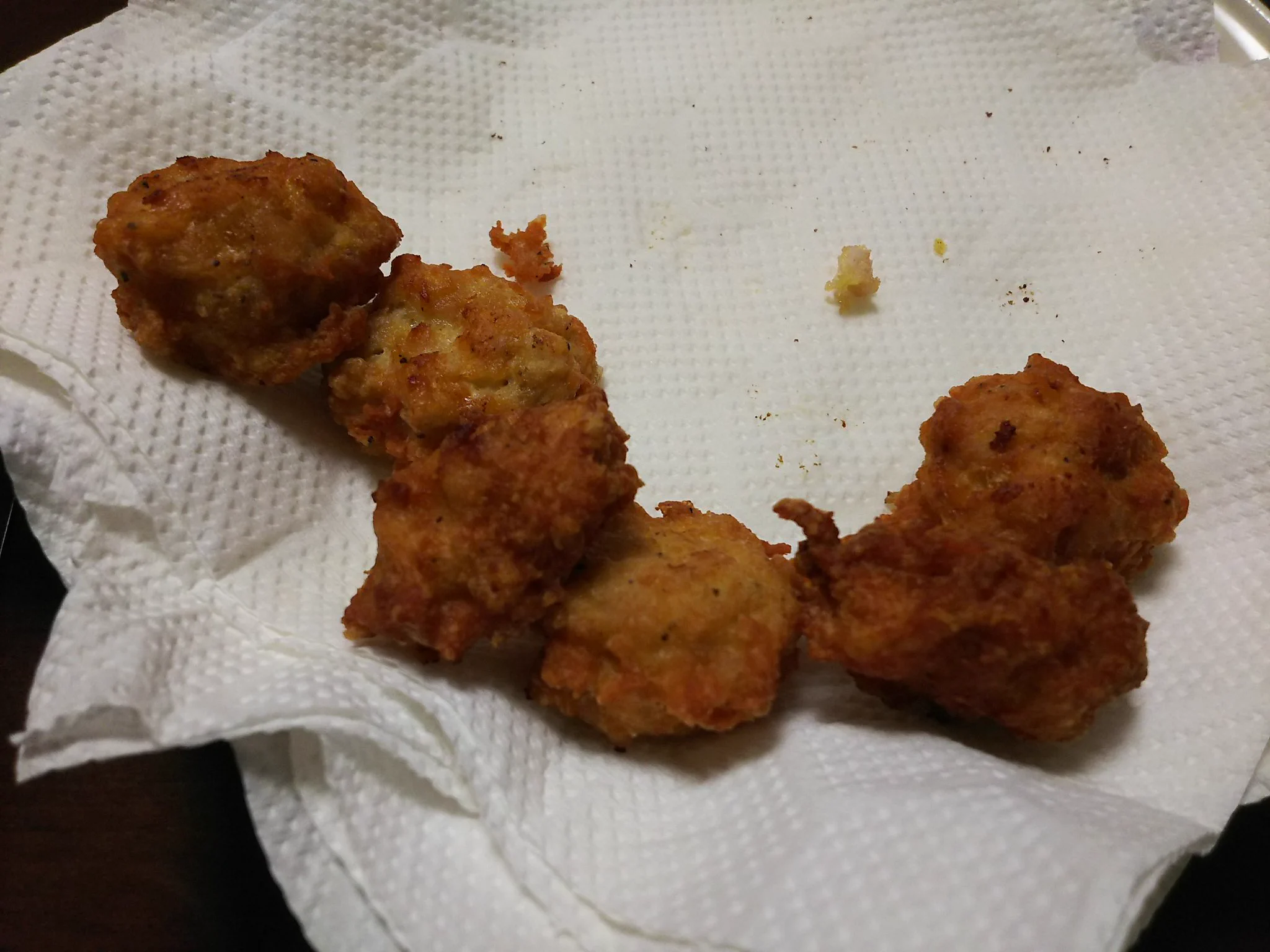 ジョーさん。のチキンナゲット、倍量で作ったぞ！😍❤
新居のキッチンの調理台が軟弱で鶏肉刻むのに苦労したけど、お肉のゴロゴロ感があって美味しい😋💓💞
600ｇ作ったのに残ったのこれっぽっち😂
見た目、おでんの具みたいだけどお許し下さい🙏💦  