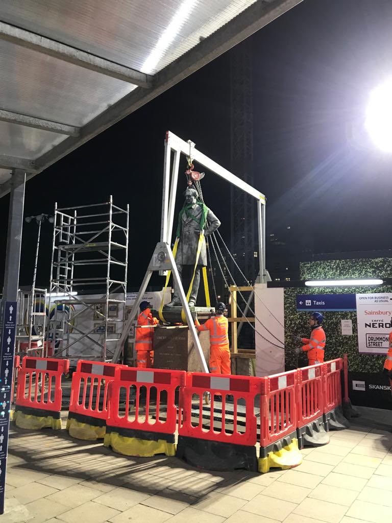 Our much loved statue of Robert Stephenson, normally on the Euston piazza, has gone into storage. This means the grade II listed statue will be safeguarded while HS2 work continues at the station https://gloo.to/6Meg 
