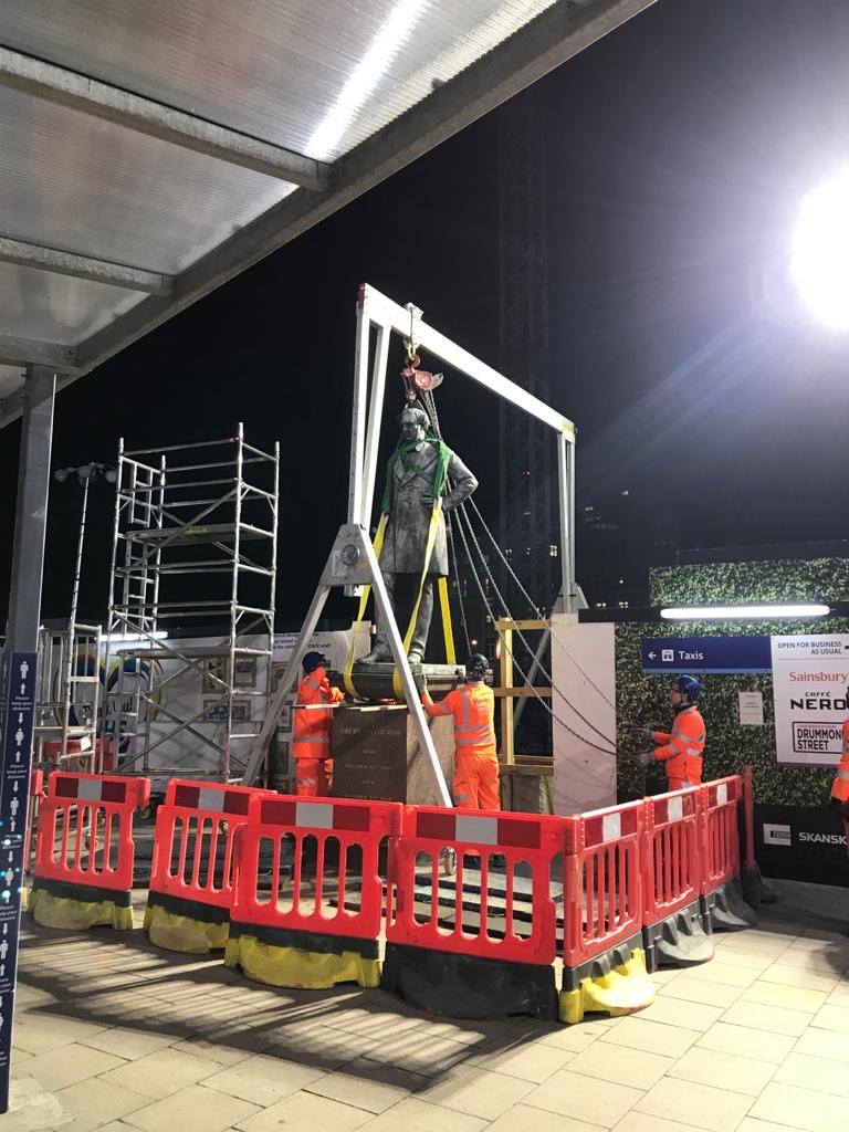 Our much loved statue of Robert Stephenson, normally on the Euston piazza, has gone into storage. This means the grade II listed statue will be safeguarded while HS2 work continues at the station https://gloo.to/6Meg"...