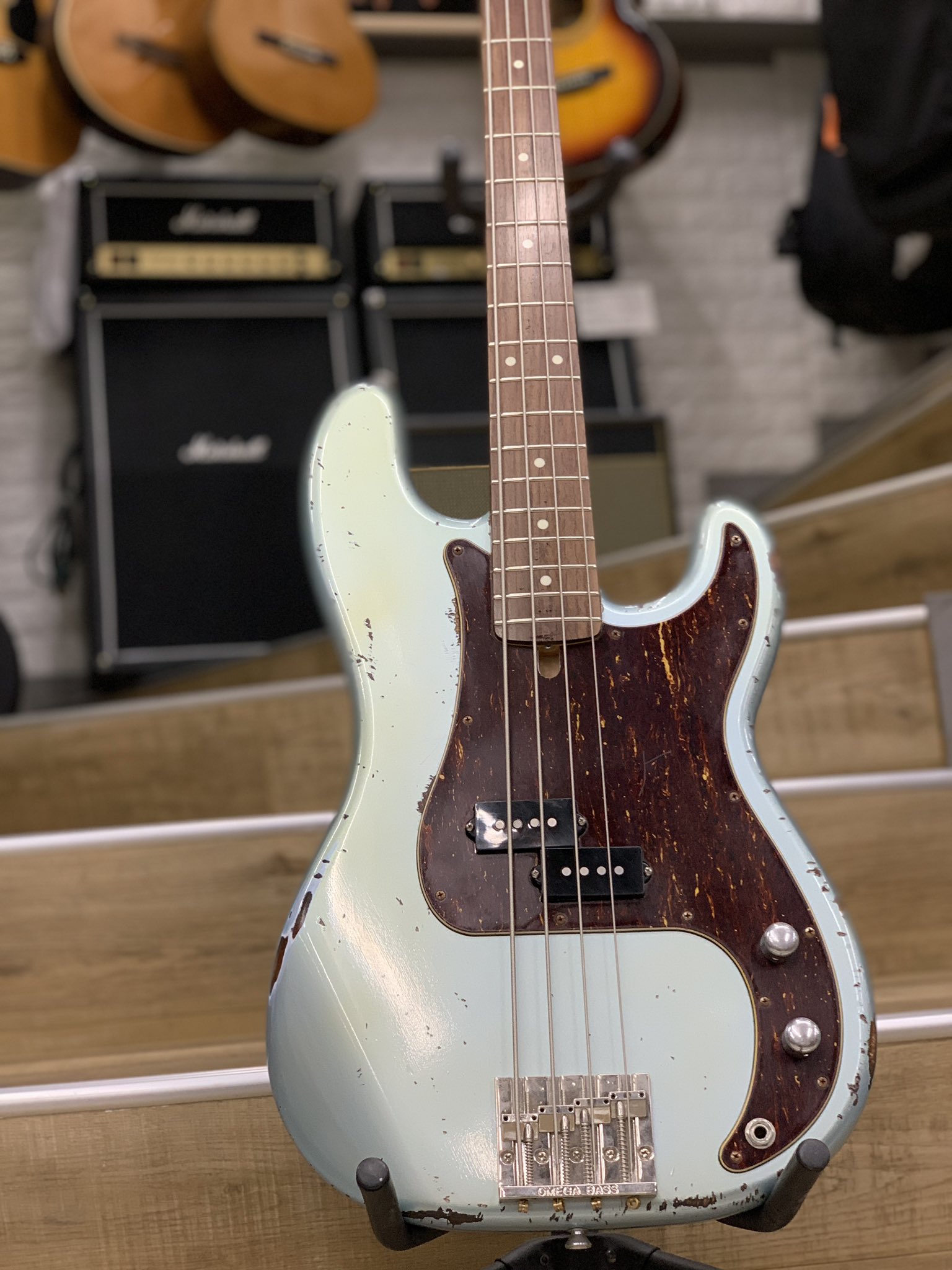 Fender Made in Japan FSR Traditional Late 60s Jazz Bass (3