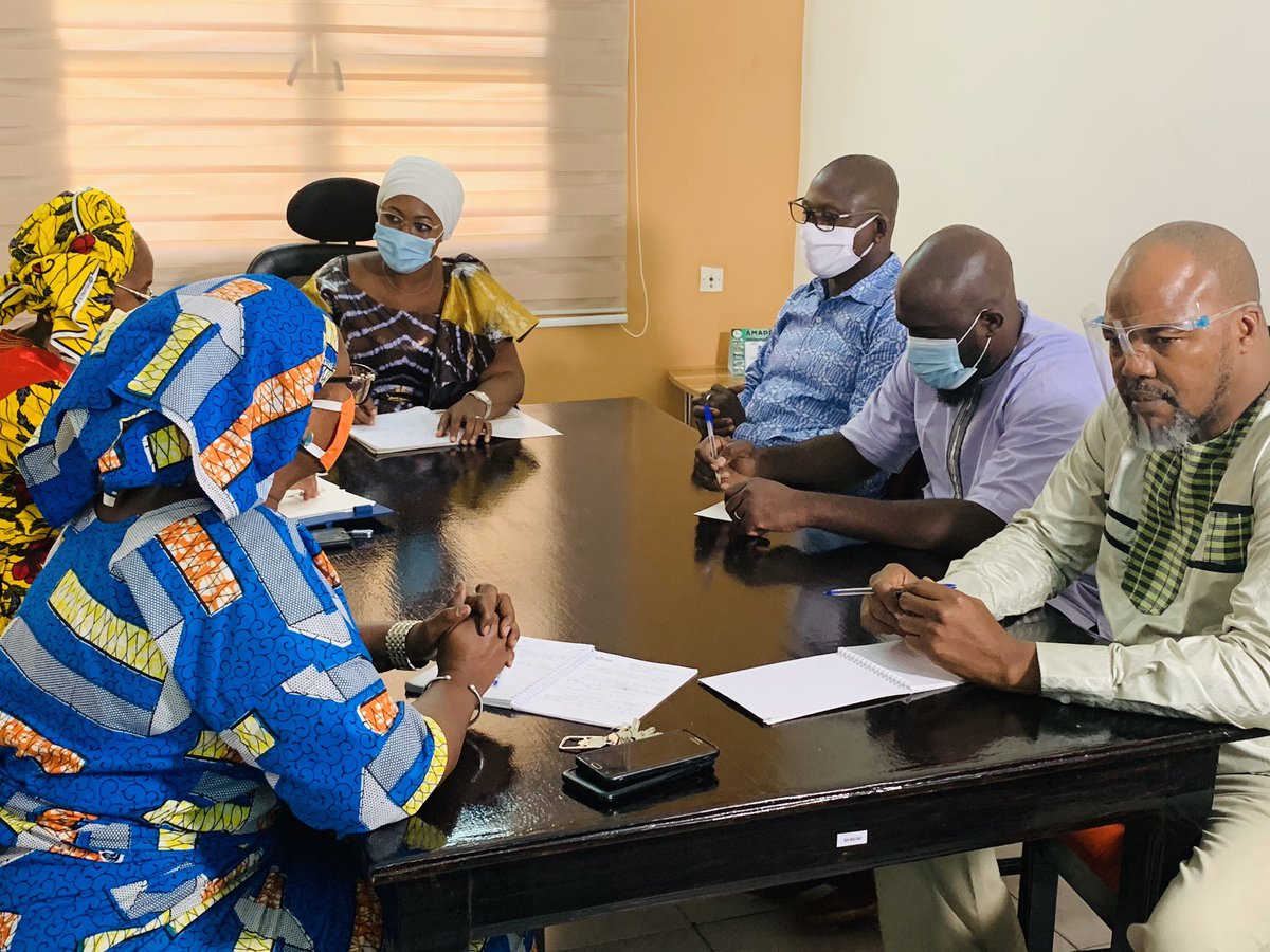 PlanIntl_Mali's tweet photo. Zeinab est la nouvelle directrice nationale de CARE Mali 💪🏽💪🏽. Sa journée à démarrer sur une rencontre avec le core team en vue d’échanger sur les actions prioritaires. #GirlsTakeOvers #freedom #AuxFillesLEgalité https://t.co/beVDSecHLy