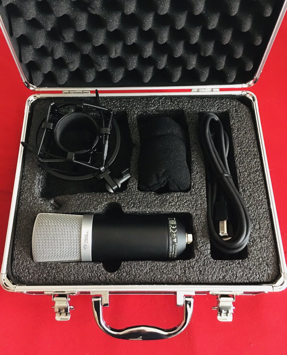 momslearntocode's tweet image. New mic arrived to make a sound for your courses great! 🤩

#momslearntocode #WomenWhoCode #CodeNewbie