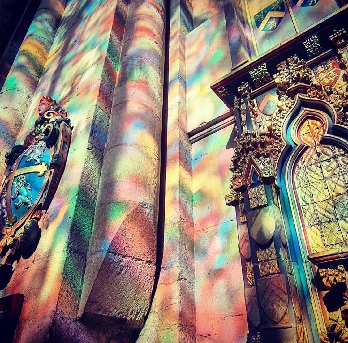 VennelsDurham's tweet photo. A little bit of Durham Cathedral appreciation! 😍
How stunning is this photo capturing the sun shining through a stained glass window at Durham Cathedral. 😲
📸 timefreezerphotography https://t.co/1VzCEjVaRQ
