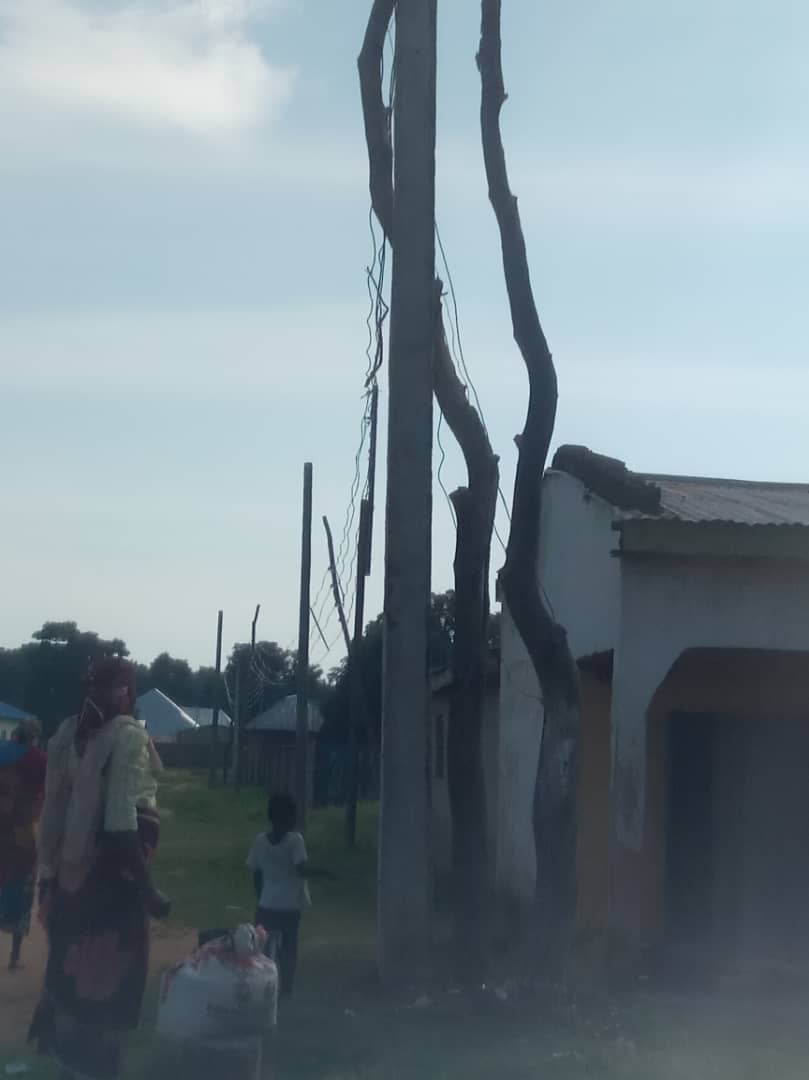TrackaNG's tweet photo. N85m allocated in the 2020 FG budget for the electrification of Senchi Zuru, Kebbi State.
We tracked and confirmed the contractor has ABANDONED the project.
#2020FgProjects @KBStGovt https://t.co/sqZnTlElfk