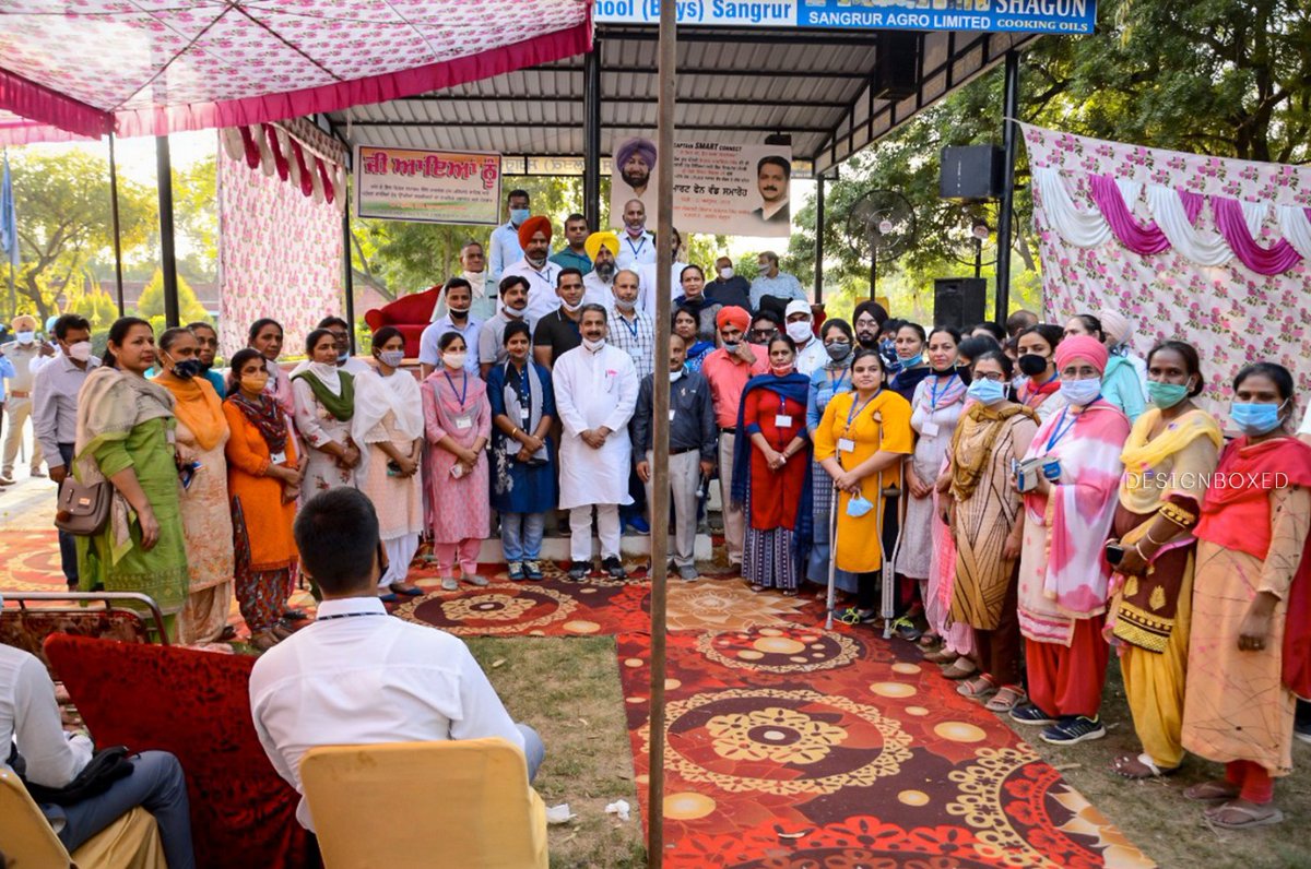 VijayIndrSingla's tweet photo. Punjab Govt as per Hon’ble CM @Capt_Amarinder Ji’s #CaptainSmartConnect programme has been ensuring that children can avail online education in these #COVID19 times. In keeping with this endeavour,distributed smartphones to students in Govt Boys Sen.Sec. School,Sangrur,yesterday. https://t.co/4JM8N7DBnS