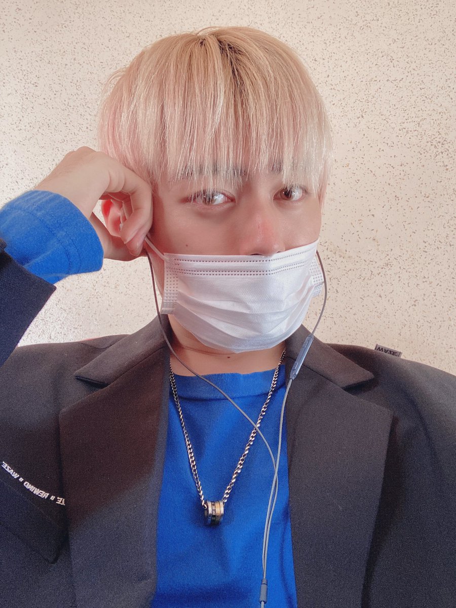 TRCNG_official's tweet photo. #TRCNG #지훈 오늘은 아침부터 학교에요...zZ https://t.co/3CFH25v212