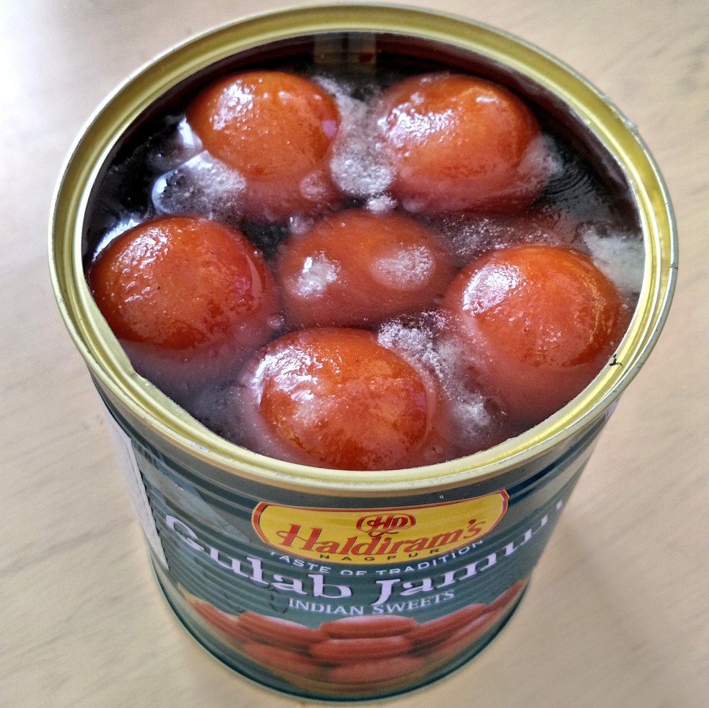 とうふねこ 世界一甘い食べ物と言われるグラブジャムンを食べましたがそれなりの甘さでした 残り汁はバニラアイスかけたら美味しそう 原材料名から溢れるオーバーカロリー感