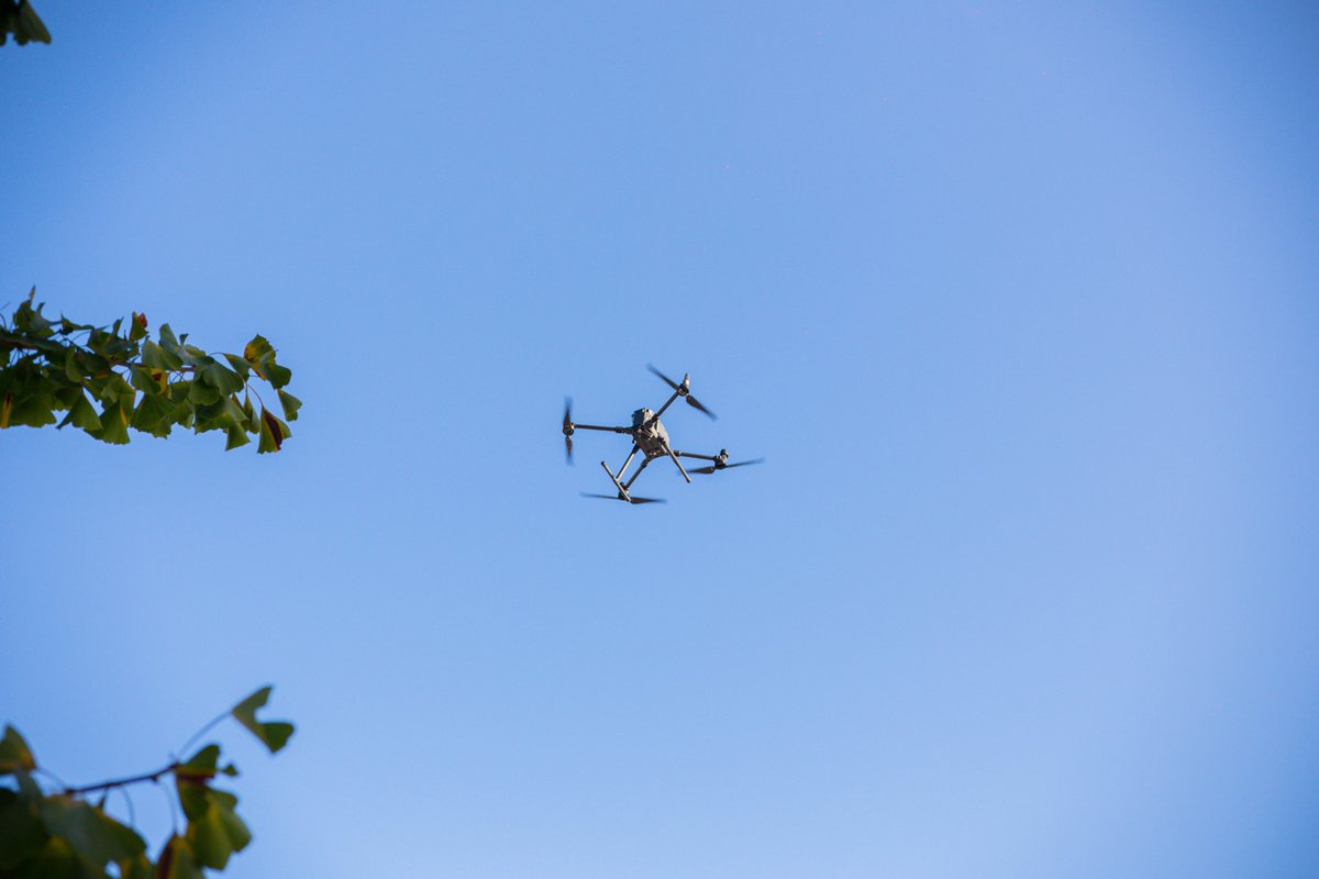 EVA_VTOL's tweet photo. Successfully kicked off our participation at the Aveiro Tech Week yesterday! What a blast - showcasing our drone &amp; robots driven blood sample delivery across Aveiro, all under a 5G network.
Looking forward to today's live demonstration!
#5gnetwork #urbanlogistics #dronesforgood https://t.co/TzotxW9g3A