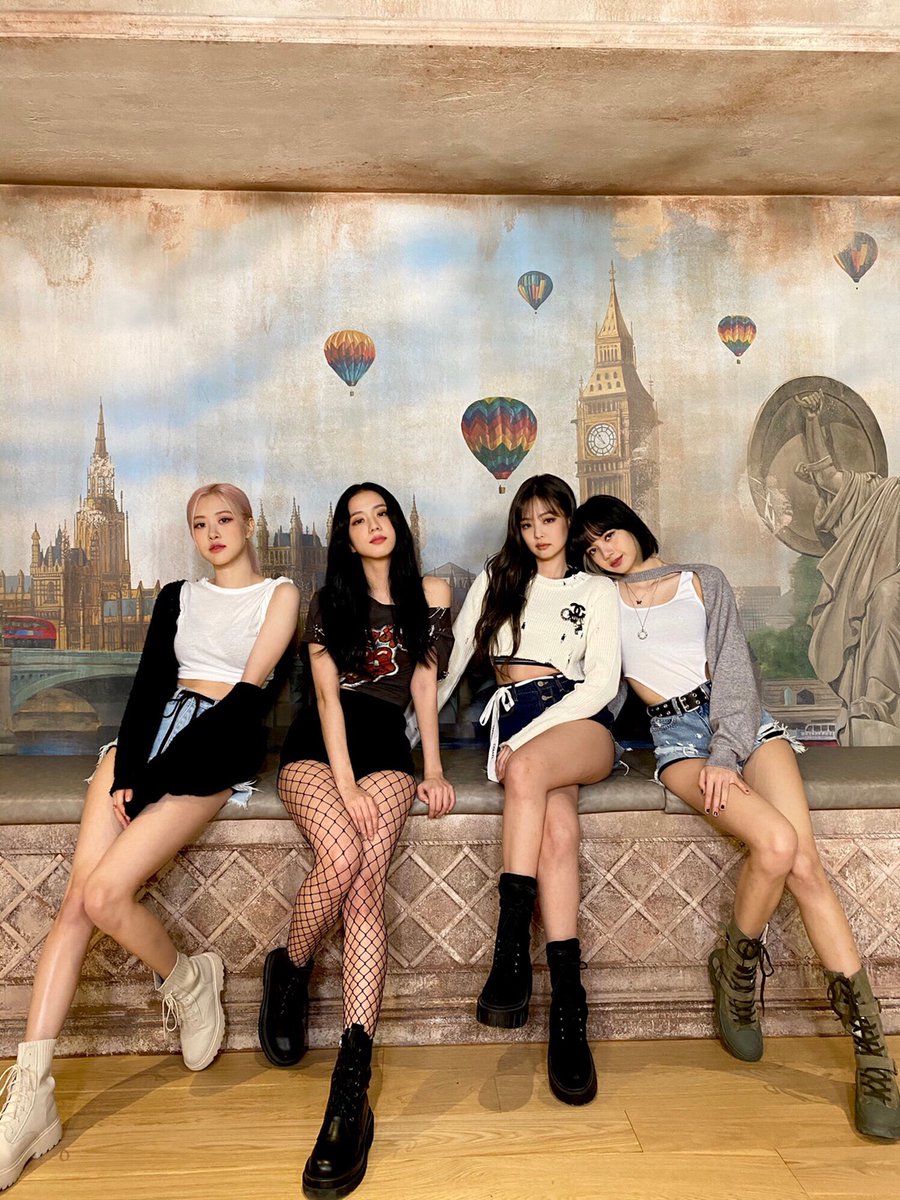 NJARCHIVED's tweet photo. Just today, October 13th. 
Congratulations, @BLACKPINK! https://t.co/gZf2TIKsw7