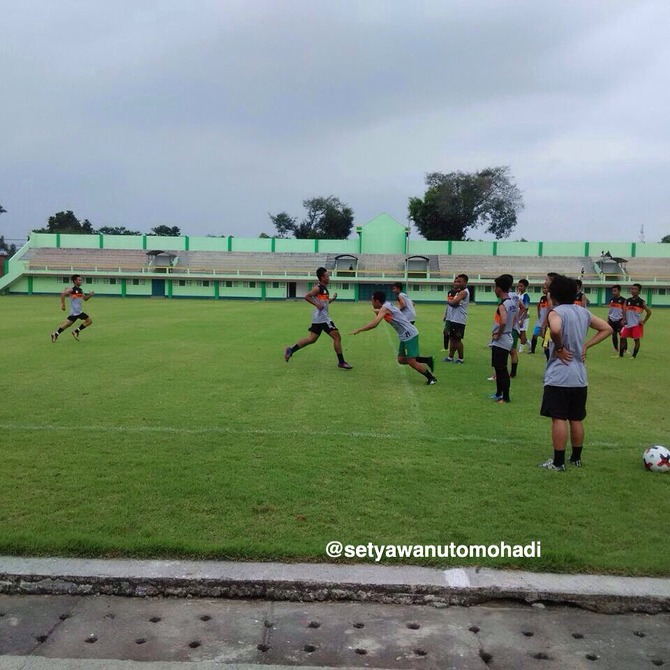 Alaska_PSIK46's tweet photo. No Skip Skip Day๐ชโค Latihan perdana | Selasa, 13 Okt 2020 PSIK KLATEN
.
.
.
.
.
.
. Misale
.
#satuindonesia #dedikasitanahkelahiran #berbagikebahagiaan
#psikklaten
#alaskapsik
#ojoilangklatenmu #bangkitsepakbolaklaten
#PSIKKLATEN
#ALASKANYAWIJI
#ALIANSISUPPORTERKLATEN https://t.co/sptTBARu5n