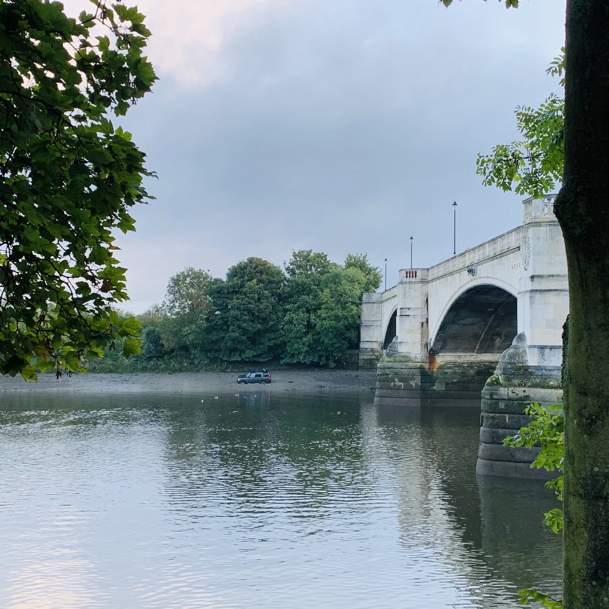 RichmondTransit's tweet image. There’s a new feature under Chiswick bridge. But how did this Land Rover got there?