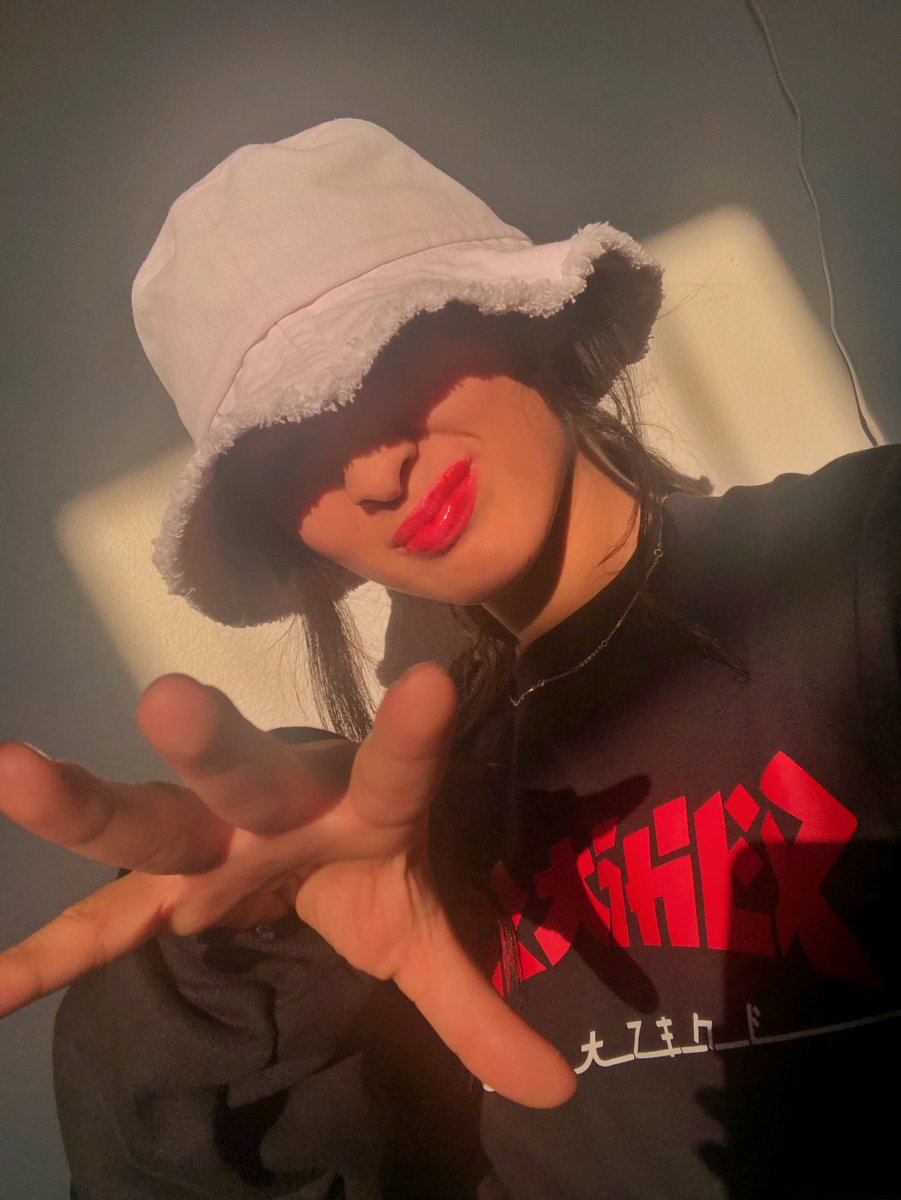 BabyyyMayyy's tweet photo. My 21st is in less than 24 hours 🤍 https://t.co/DPvirjeUex