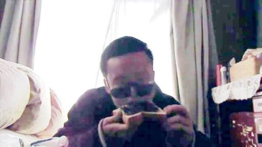 Ken Yokoyama 1640 6151 1350 A Twitter でもやっぱり犬みたいな食い方してんなお前な