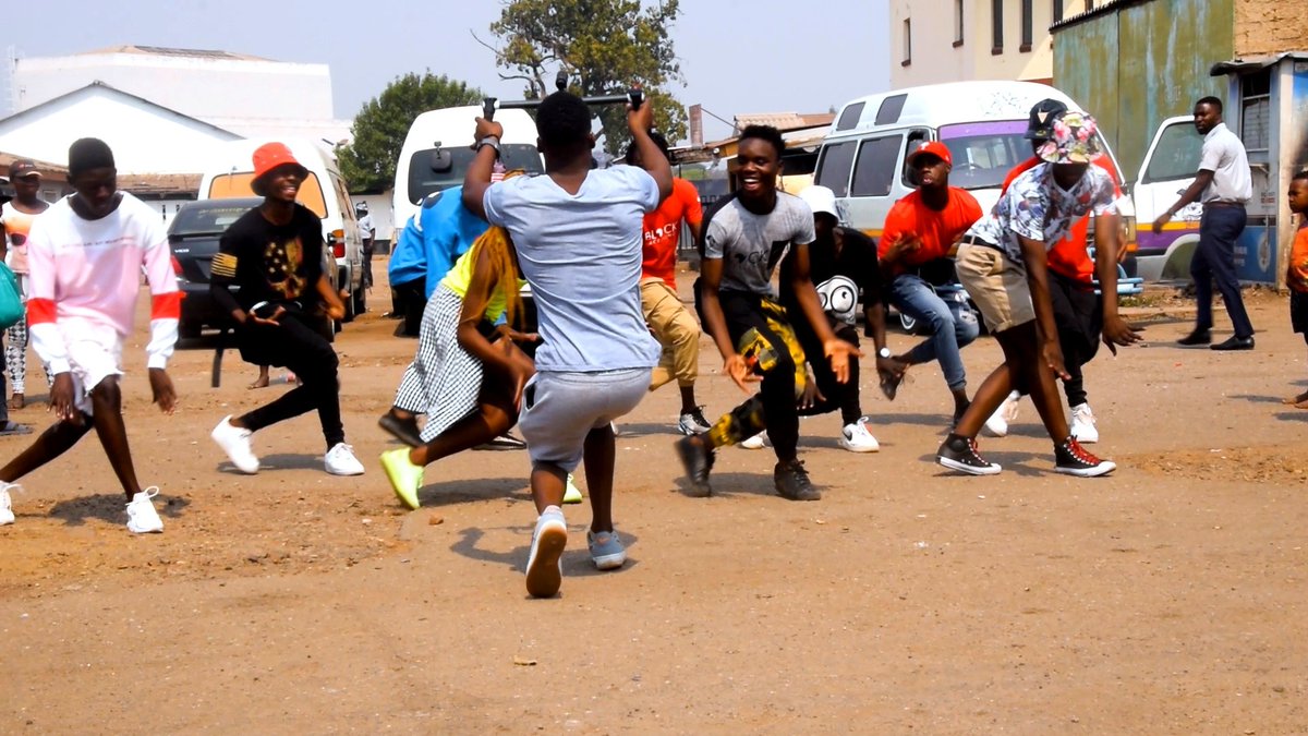 Verno_16's tweet photo. https://t.co/JfzQ60Kq1j
#jerusalemachallenge
StraightOutterMbare

We took it to another level celebrating music and trying to have a  bit of fun to the young people in the ghetto streets!!

#Art
#Enjoy 
#fortheloveofart 
#thankfulheart 
#ghetto https://t.co/zFmGY223Xf