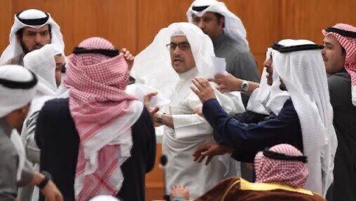 ihr3_'s tweet photo. بيتنا اول ما يبدأ الكلاس https://t.co/J2dVKx5p8l