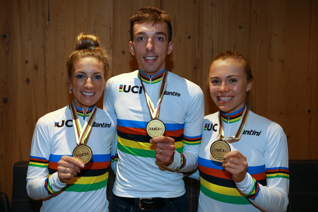 Félicitations à <a href="/jordansarrou/">Jordan Sarrou</a>, <a href="/FERRANDPREVOT/">PFP</a> et <a href="/LoanaLecomte/">Loana Lecomte</a> pour leur performance et victoire en championnat du Monde de VTT 🤩🥳