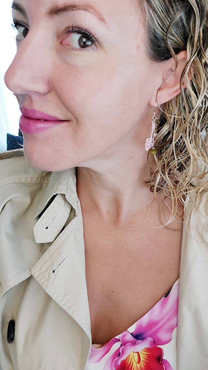 Claire_Lee's tweet photo. Day 2 of #NerdyLockdownLooks x #JoinThePatternParty and today's pattern is botanicals! Top by Femi Stories, and pink monstera earrings by bijouxbymaeva on etsy https://t.co/Oj0QgtOYFg