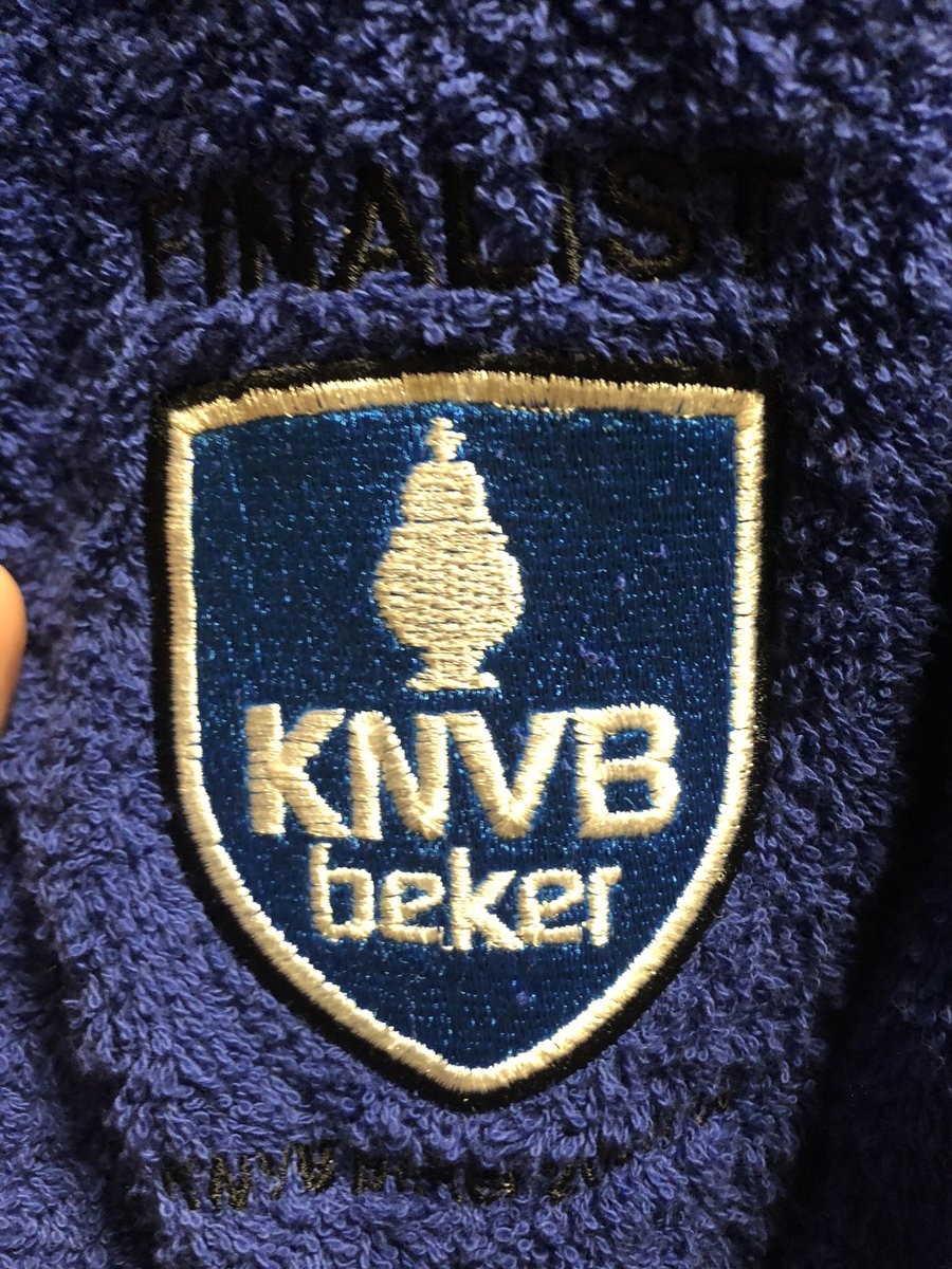 RShirtmuseum's tweet image. Gisteren heeft onze ‘ mister Roda’ @GerSenden het Roda JC shirt museum bezocht! En met een mooie ‘gift’ van de bekerfinale 2008😍 #rodashirtmuseum #rodajckerkrade  #gersenden