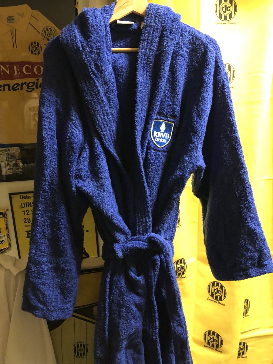 RShirtmuseum's tweet image. Gisteren heeft onze ‘ mister Roda’ @GerSenden het Roda JC shirt museum bezocht! En met een mooie ‘gift’ van de bekerfinale 2008😍 #rodashirtmuseum #rodajckerkrade  #gersenden