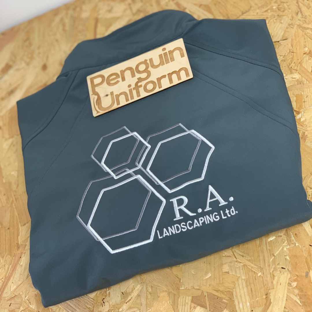 PenguinUniform's tweet image. 🔘💠 🔘💠 🔘💠 🔘
.
📸 @landscapingra thank you Kate! 
.
Snapshot of her ladies Softshell jacket with in grey complete with 🚀 #beastembroidery 🚀 on the back.
.
#embroideredjacket #softshelljacket #workwearjacket #embroidery #bundle #workwear #uniform