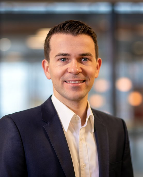 TUeHTSC's tweet image. Have your home be built by a robot? Pioneering researchers @TUeindhoven are realizing this by using robots and giant overhead cranes to 3D print concrete in structured shaped of e.g. houses and bridges: bit.ly/34TJitA Source: @InnoOrigins
#RoboticsatTUe #robotics