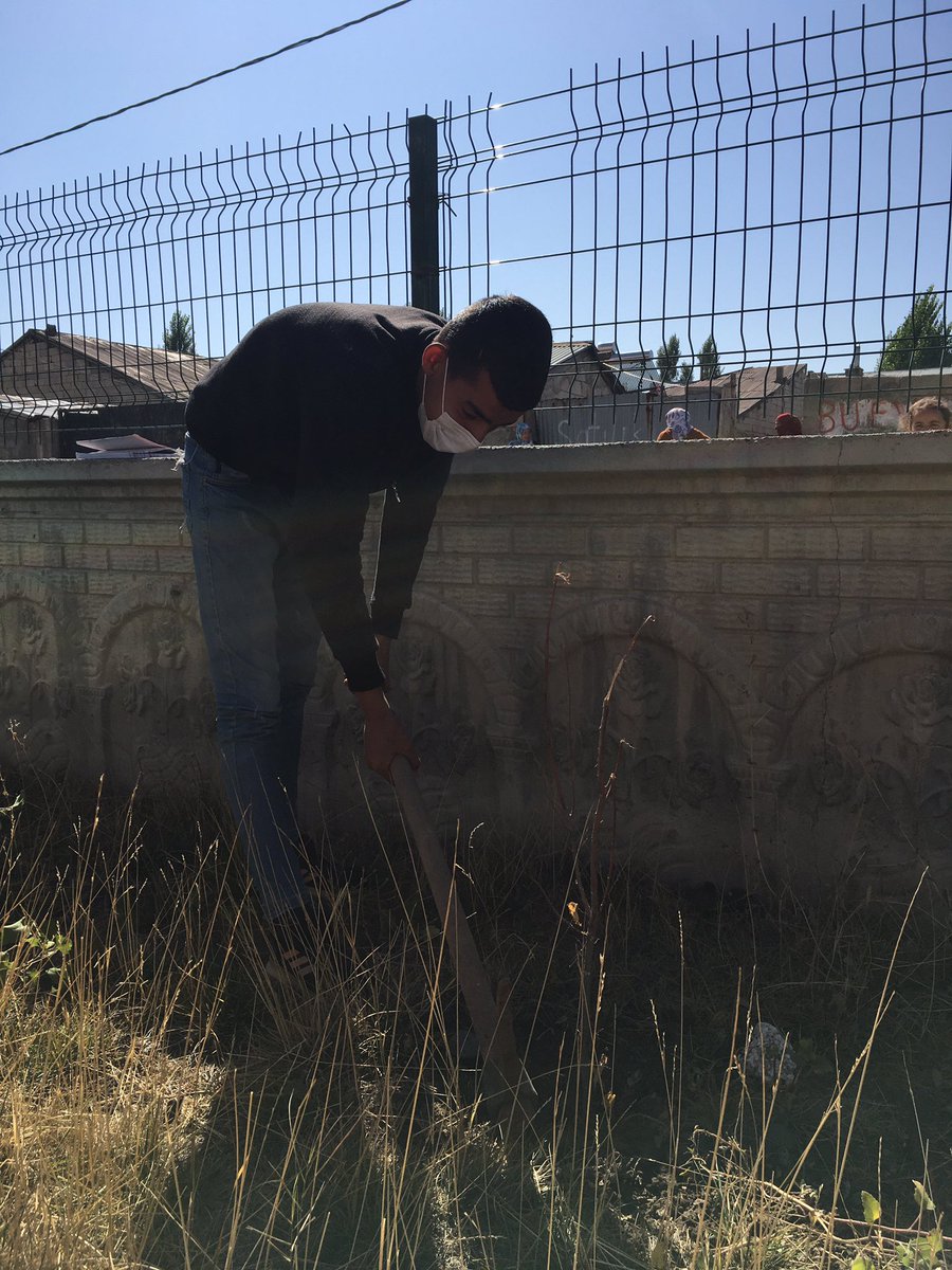 Milli Eğitim Bakanımız Sayın Ziya SELÇUK'un çağrısına destek verilerek okulumuzun bahçesinde fidan dikme etkinliği yapıldı. <a href="/tcmeb/">Millî Eğitim Bakanlığı</a> <a href="/ziyaselcuk/">Ziya Selçuk</a> <a href="/AgriValilik/">T.C. Ağrı Valiliği</a> <a href="/agrimem/">AĞRI MEM</a> <a href="/mfaruktekinn/">Mehmet Faruk Tekin</a> <a href="/keremgungor04/">Kerem GÜNGÖR</a>